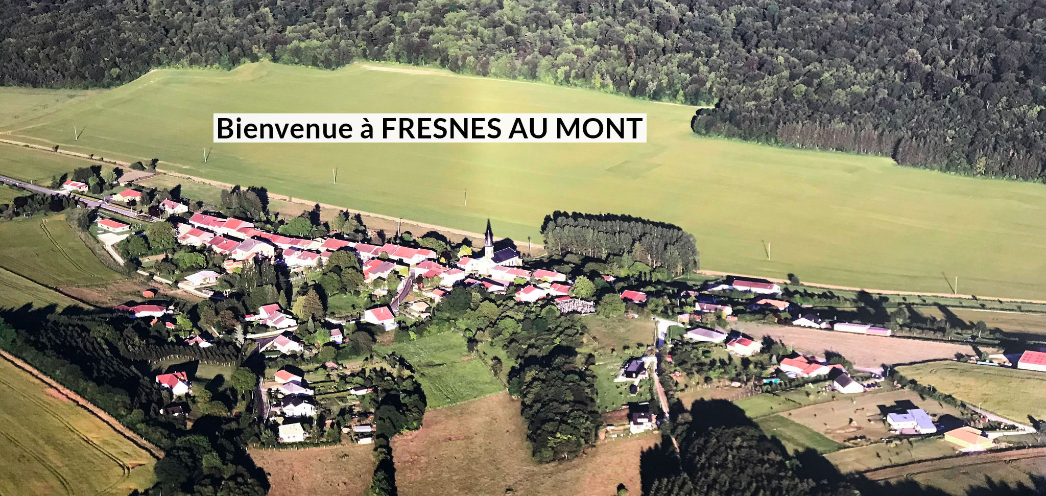 Bienvenue à Fresnes au Mont. Photo vue du ciel, prise par drône. ©Laurent Giraud