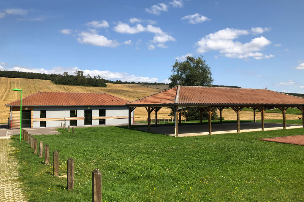 Salle des fêtes de Fresnes au Mont et sa halle